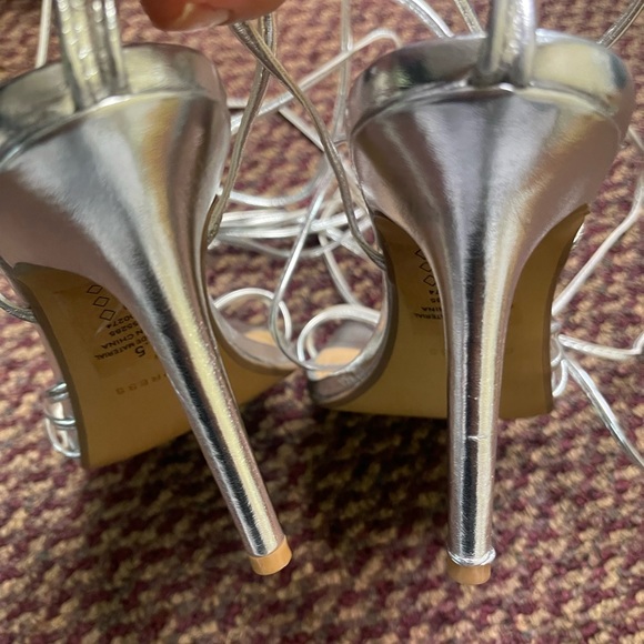 Express ankle wrap heels size 8.5 - Picture 3 of 4